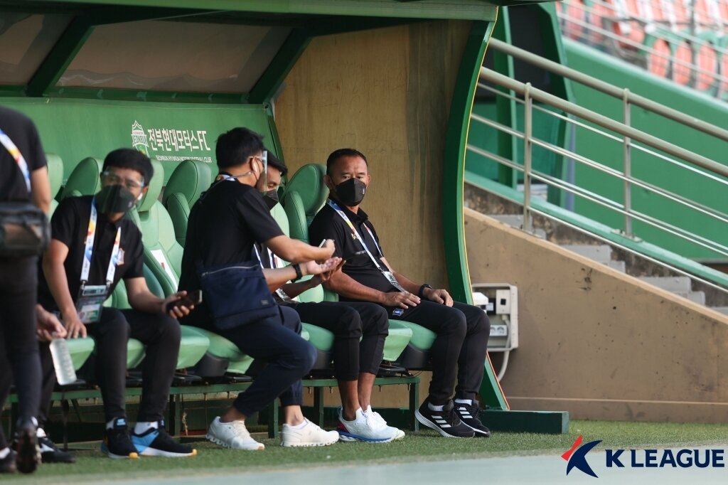 본문 이미지 - 전주를 찾은 빠툼 유나이티드 선수단(한국프로축구연맹 제공)ⓒ 뉴스1
