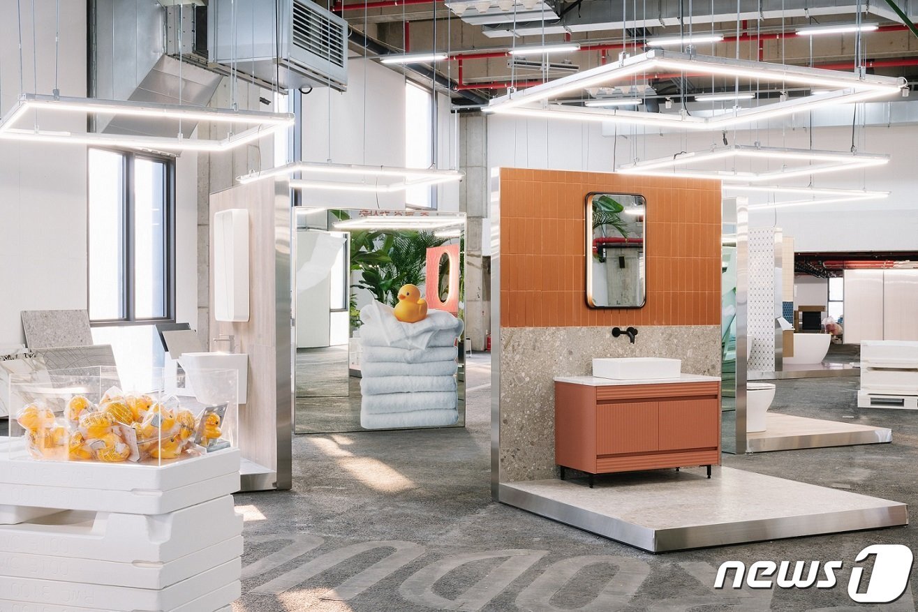 본문 이미지 - 로얄엑스 플래그쉽 화성 (로얄앤컴퍼니 제공) ⓒ 뉴스1