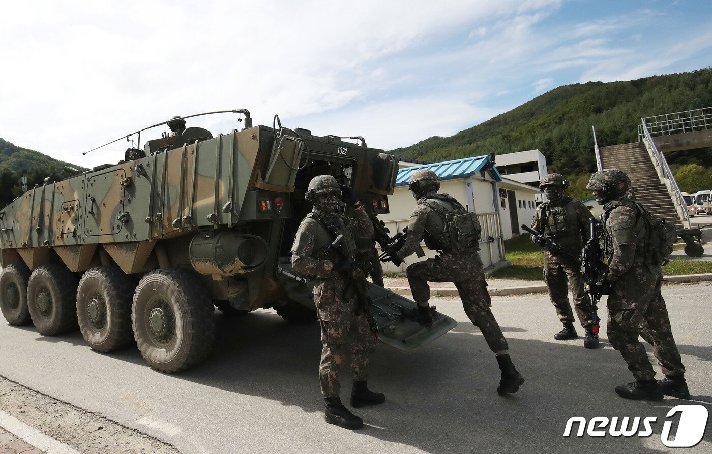 본문 이미지 - 육군 &#39;아미타이커4.0&#39; 전투실험. 2021.9.17/뉴스1 ⓒ News1 사진공동취재단