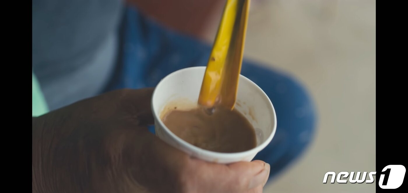 본문 이미지 - 'Feel the Rhythm of KOREA' 시즌2 '순천' 편에 나오는 커피믹스는 외국인들을 겨냥한 아이템이었다. ⓒ 뉴스1