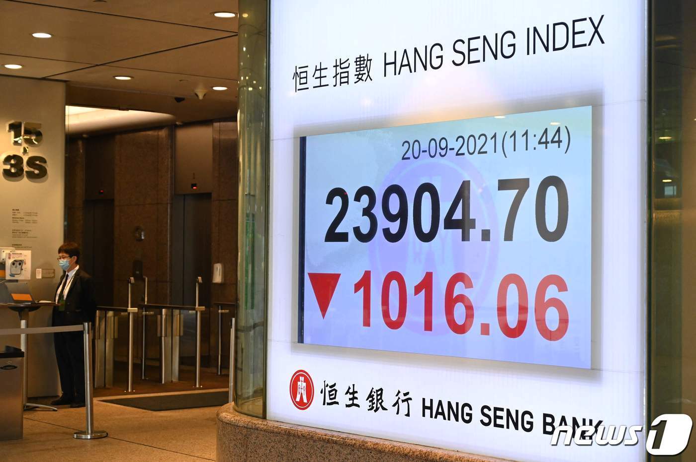 본문 이미지 - 홍콩 항셍지수 전광판. &#40;자료 사진&#41; ⓒ AFP=뉴스1 ⓒ News1 정윤영 기자