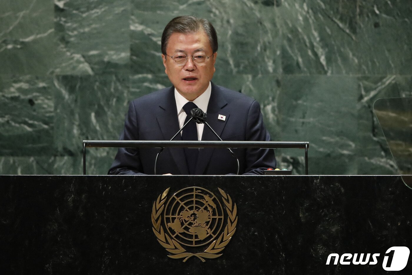 본문 이미지 - 문재인 대통령은 2020년 9월 화상으로 진행된 제 75차 유엔총회 영상 연설과, 2021년 9월 미국 뉴욕 유엔 총회장에서 진행된 제 76차 유엔총회 기조연설에서 재차 한반도 종전선언을 제안하고 이에 대한 국제사회의 지지를 촉구했다. ⓒ AFP=뉴스1 ⓒ News1 이재명 기자