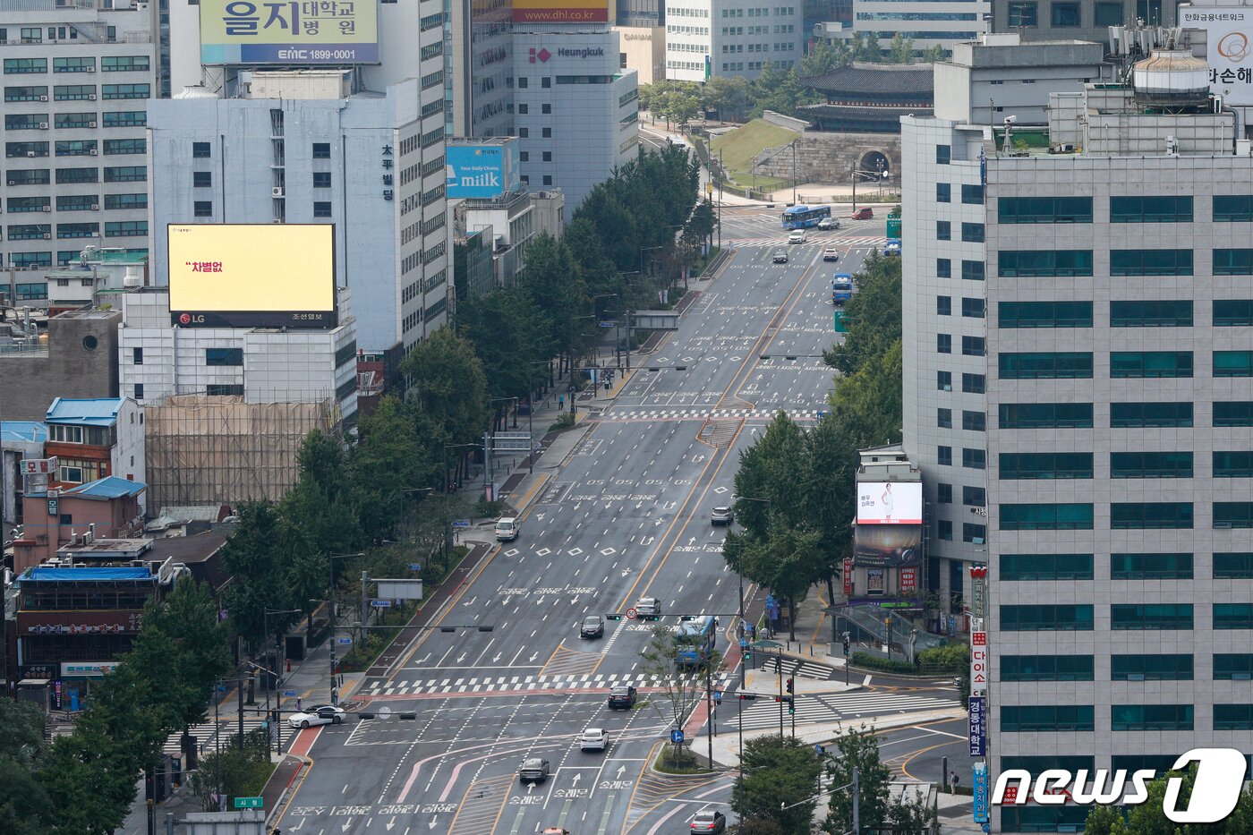 본문 이미지 - 추석 연휴 마지막 날인 22일 서울 중구 세종대로 일대. 2021.9.22/뉴스1 ⓒ News1 안은나 기자