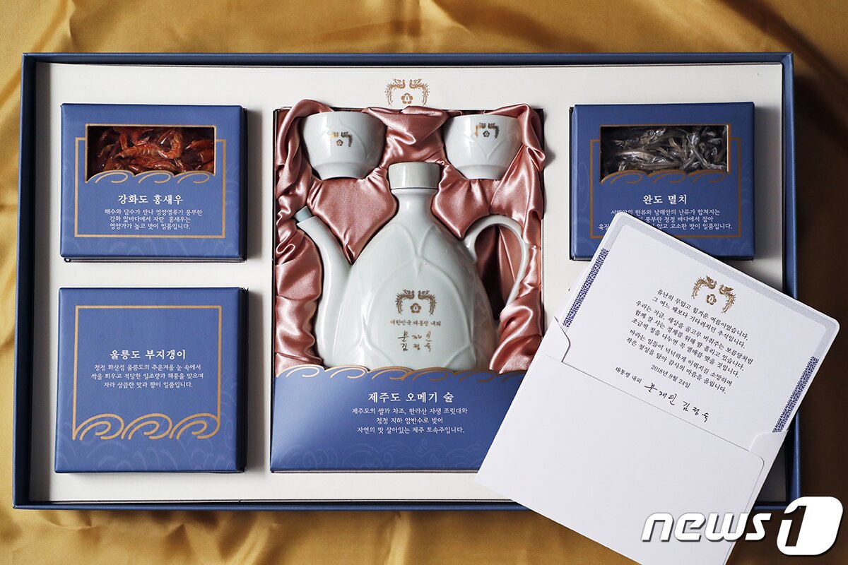 본문 이미지 - 2018년 추석 선물세트 (청와대 제공) 2018.9.7/뉴스1