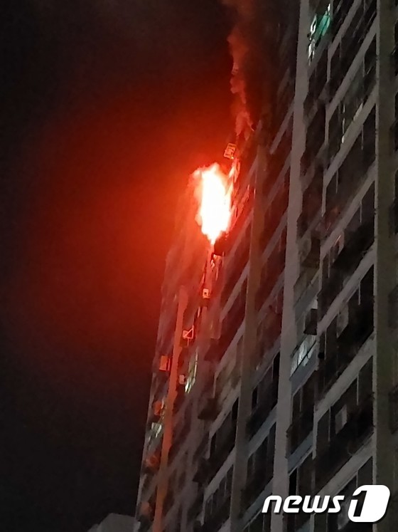 목포 산정동 한 아파트서 화재…주민 1명 전신화상