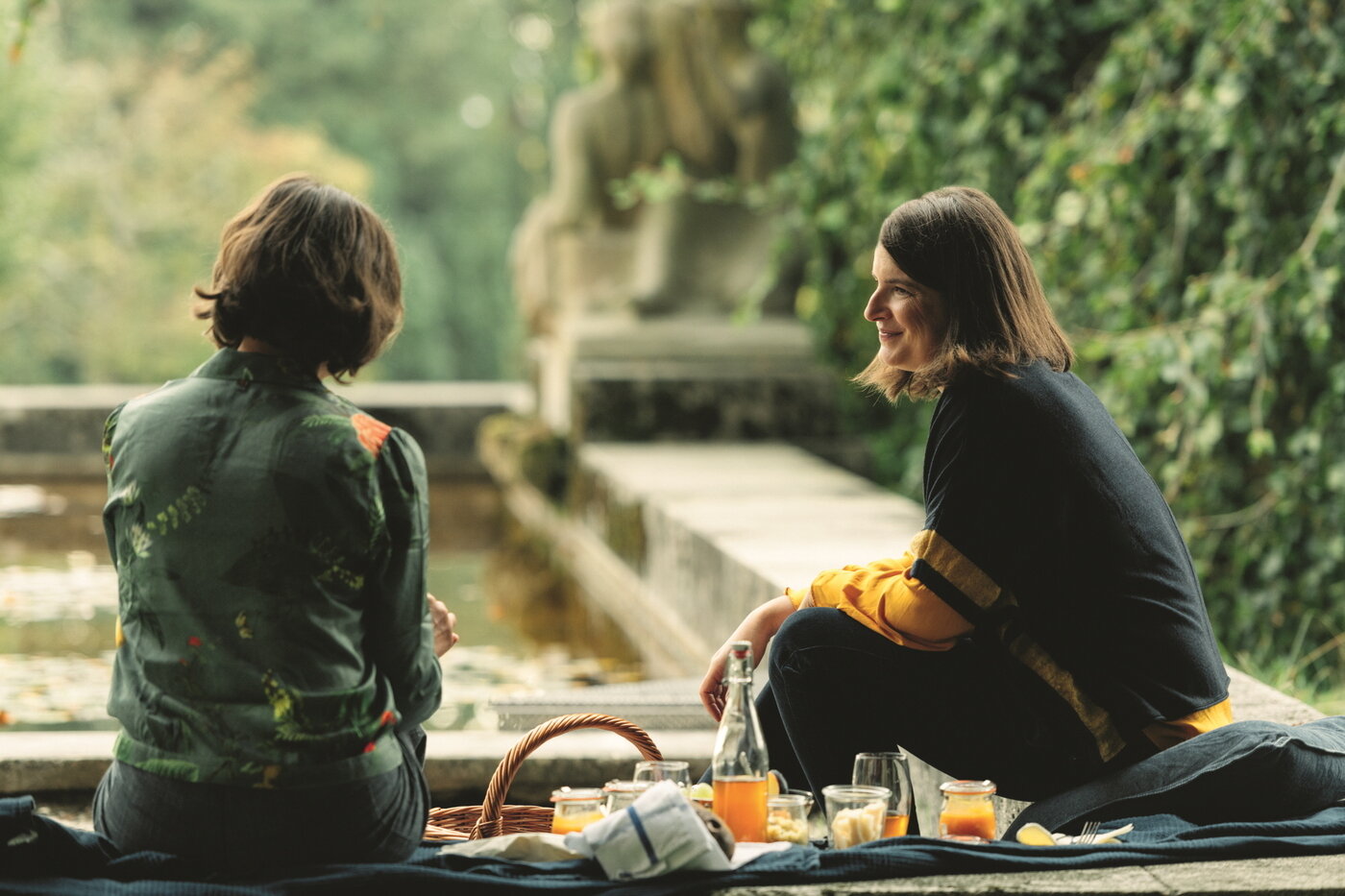 본문 이미지 - 빈터투어에서 피크닉을 즐기는 현지인들