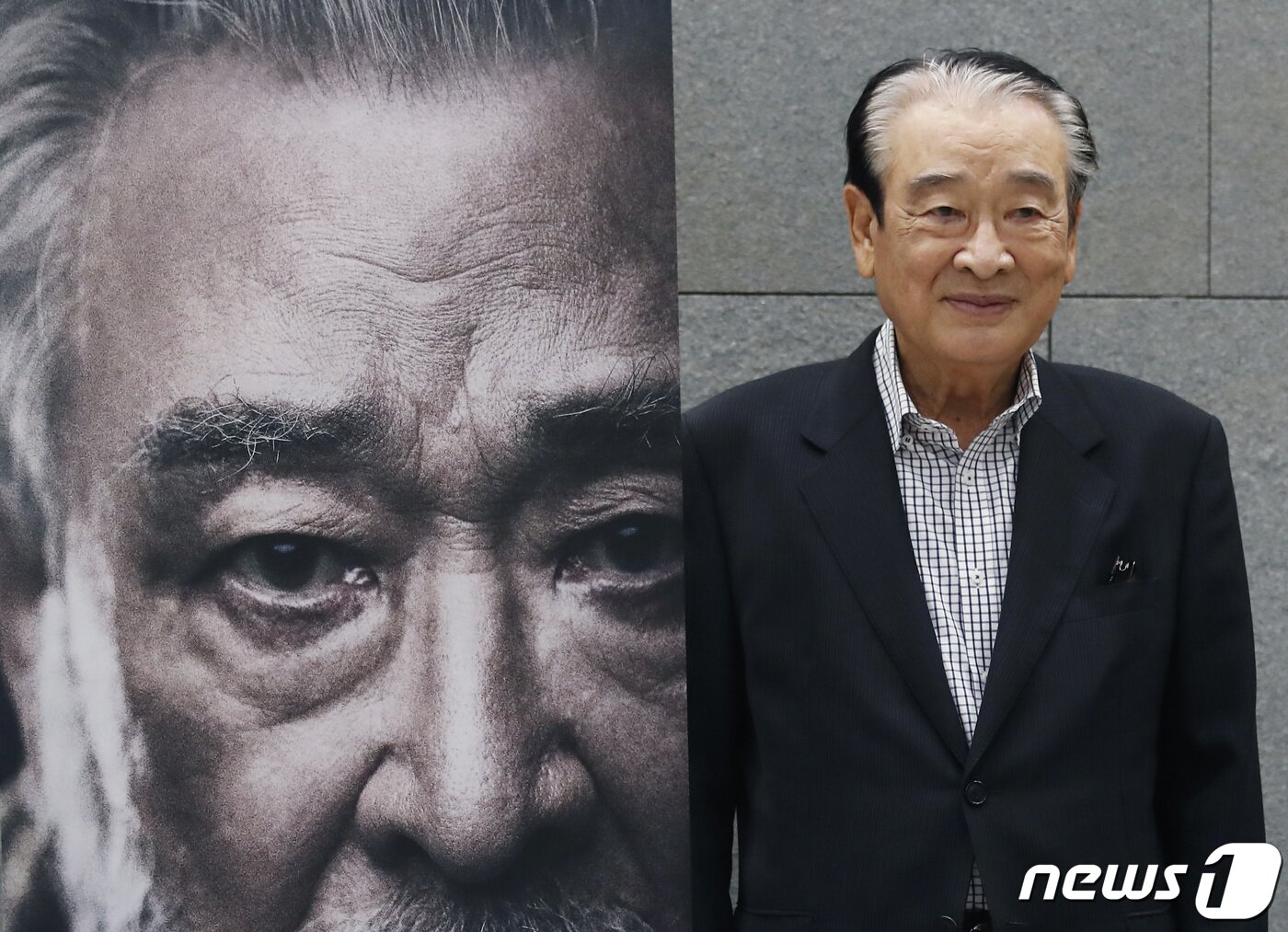 본문 이미지 - 배우 이순재가 28일 오전 서울 서초구 예술의전당에서 열린 연극 ‘이순재의 리어왕’ 기자간담회에 참석해 포즈를 취하고 있다. 2021.9.28/뉴스1 ⓒ News1 권현진 기자