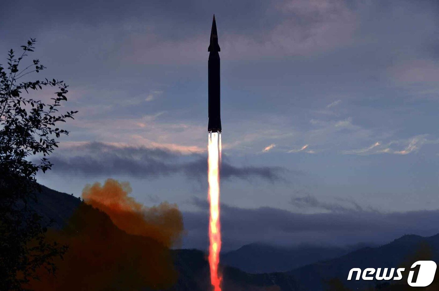 본문 이미지 - (평양 노동신문=뉴스1) = 북한이 지난달 28일 극초음속 미사일 '화성-8형'을 시험발사했다. [국내에서만 사용가능. 재배포 금지. DB 금지. For Use Only in the Republic of Korea. Redistribution Prohibited] rodongphoto@news1.kr