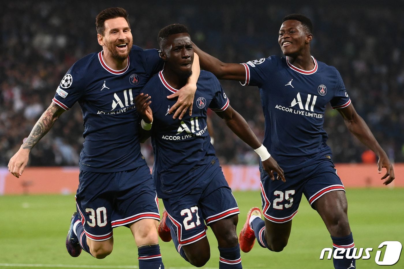 (파리 AFP=뉴스1) 우동명 기자 = 파리 생제르맹(PSG)의 리오넬 메시가 28일(현지시간) 프랑스 파리의 파르크 데 프랭스에서 열린 UEFA 챔피언스리그 맨시티와 경기서 골을 …