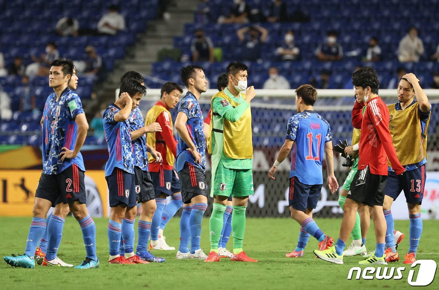 본문 이미지 - 베트남에 충격패 당한 일본 선수단 ⓒ AFP=뉴스1