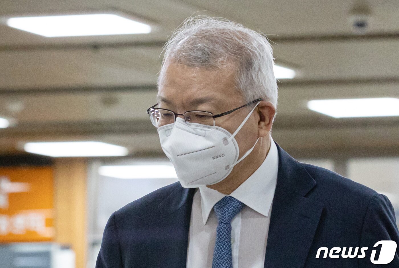 본문 이미지 - 양승태 전 대법원장이 2021년 9월3일 오전 서울 서초구 서울중앙지방법원에서 열린 '사법농단' 관련 직권남용권리행사방해등 공판기일에 출석하고 있다. 2021.9.3/뉴스1 ⓒ News1 이재명 기자