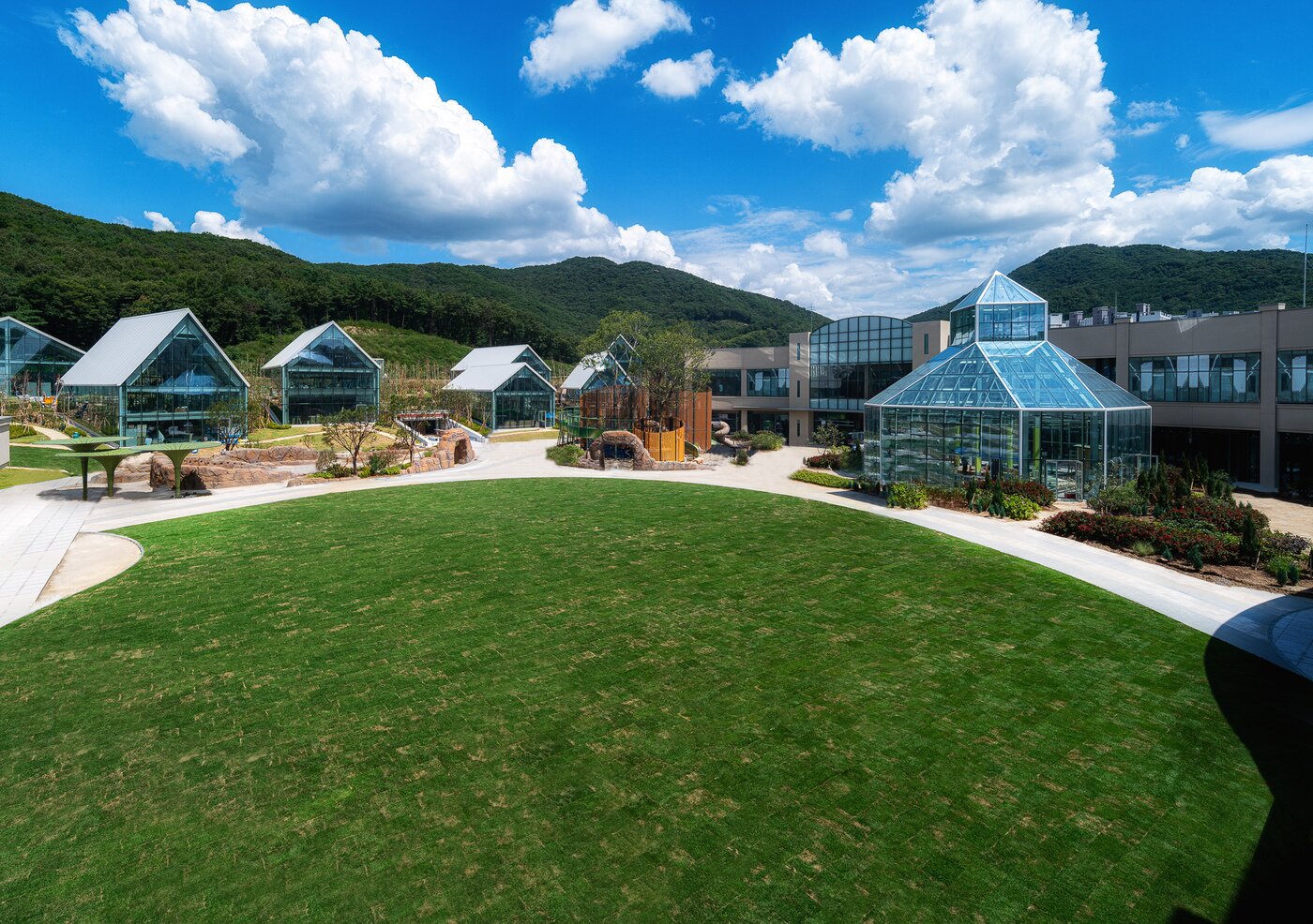 본문 이미지 - 타임빌라스 글라스빌 전경.(롯데쇼핑 제공) ⓒ 뉴스1