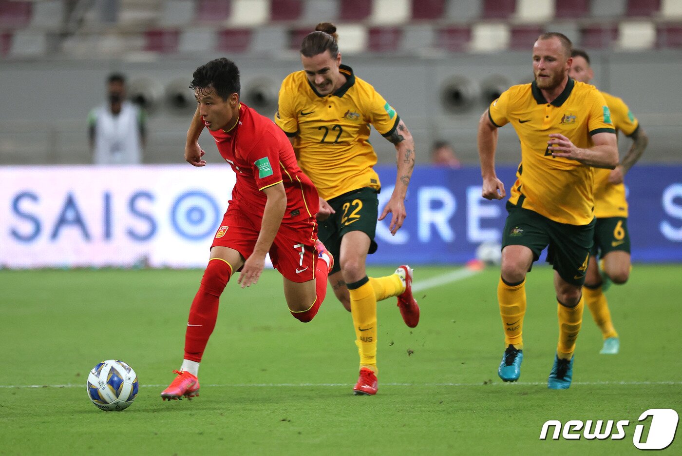 본문 이미지 - 중국과 호주의 경기 모습ⓒ AFP=뉴스1