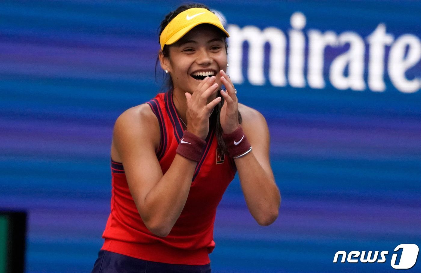 본문 이미지 - US오픈 8강에 진출한 엠마 라두카누.ⓒ AFP=뉴스1