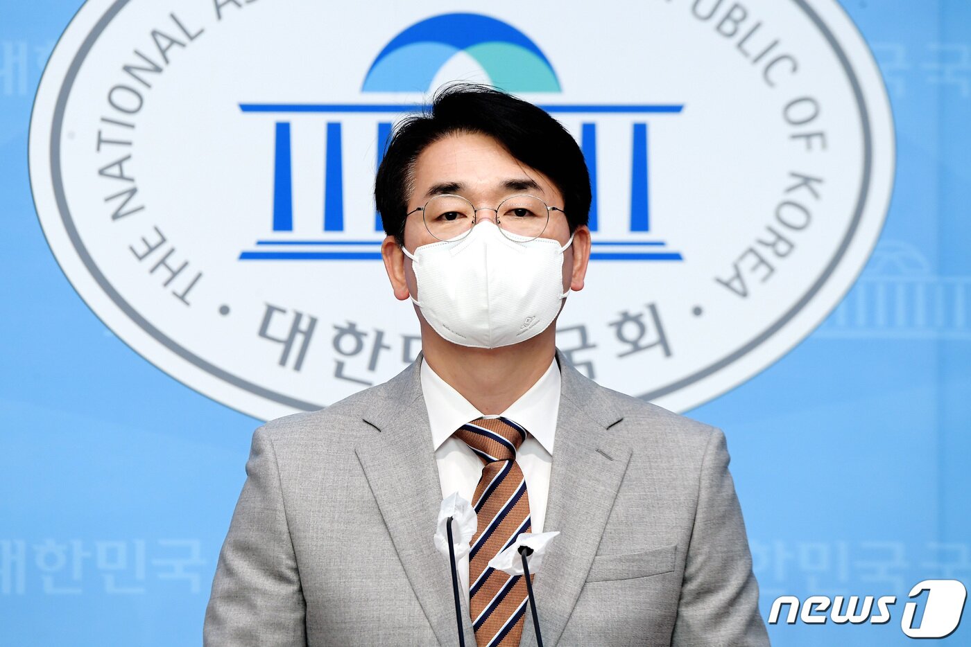본문 이미지 - 더불어민주당 대권 주자인 박용진 의원이 9일 오전 서울 여의도 국회 소통관에서 대선 공약 발표 기자회견을 열고 발언하고 있다. 박 후보는 기자회견을 통해 "과감한 교육개혁으로 기득권을 해체하고 공정한 교육환경을 만들겠다＂고 밝혔다. 2021.9.9/뉴스1 ⓒ News1 이동해 기자