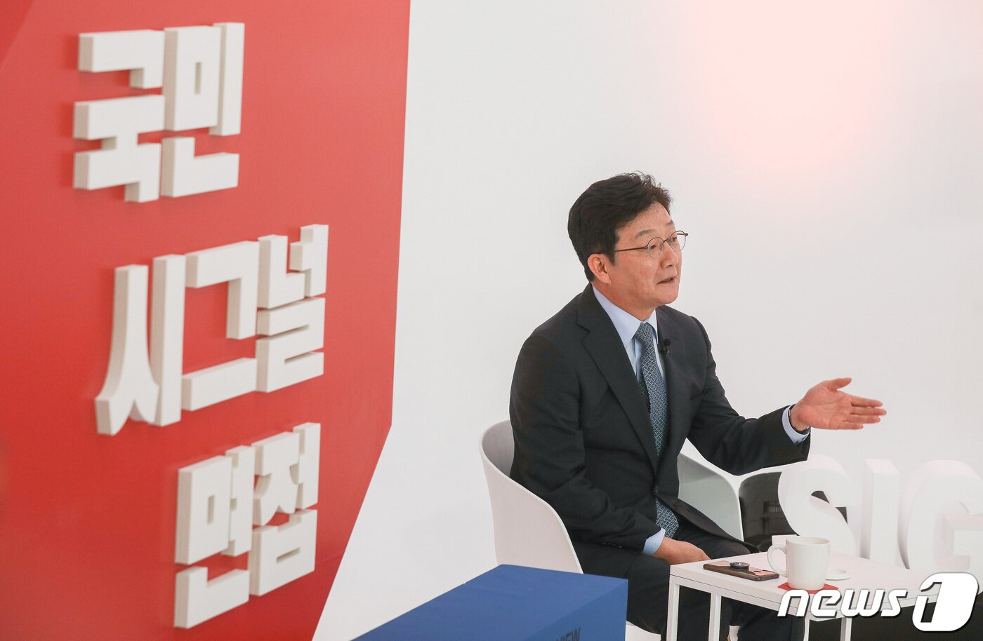 본문 이미지 - 9일 오후 서울 금천구 즐스튜디오에서 열린 '국민시그널' 국민의힘 대선 경선 후보 공개면접에서 유승민 예비후보가 질문에 답변하고 있다. 2021.9.9/뉴스1 ⓒ News1 국회사진취재단