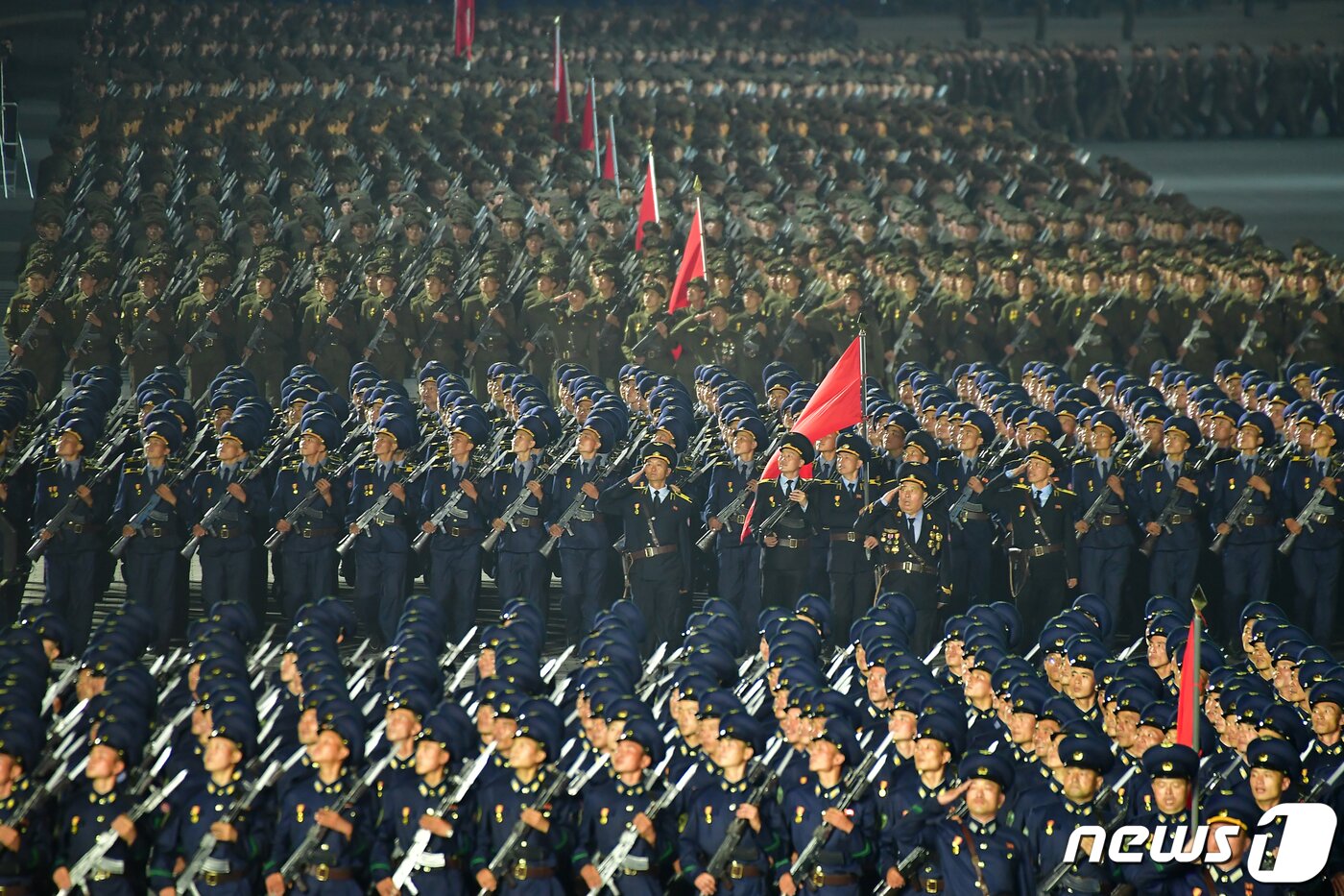 본문 이미지 - (평양 노동신문=뉴스1) = 북한이 9일 정권수립일(9·9절) 73주년 기념 '민간 및 안전무력 열병식'을 진행했다. 당 기관지 노동신문은 행사 내용을 자세히 전하며 "결사관철의 투사들이 기세차게 행진했다＂라고 설명했다. [국내에서만 사용가능. 재배포 금지. DB 금지. For Use Only in the Republic of Korea. Redistribution Prohibited] rodongphoto@news1.kr