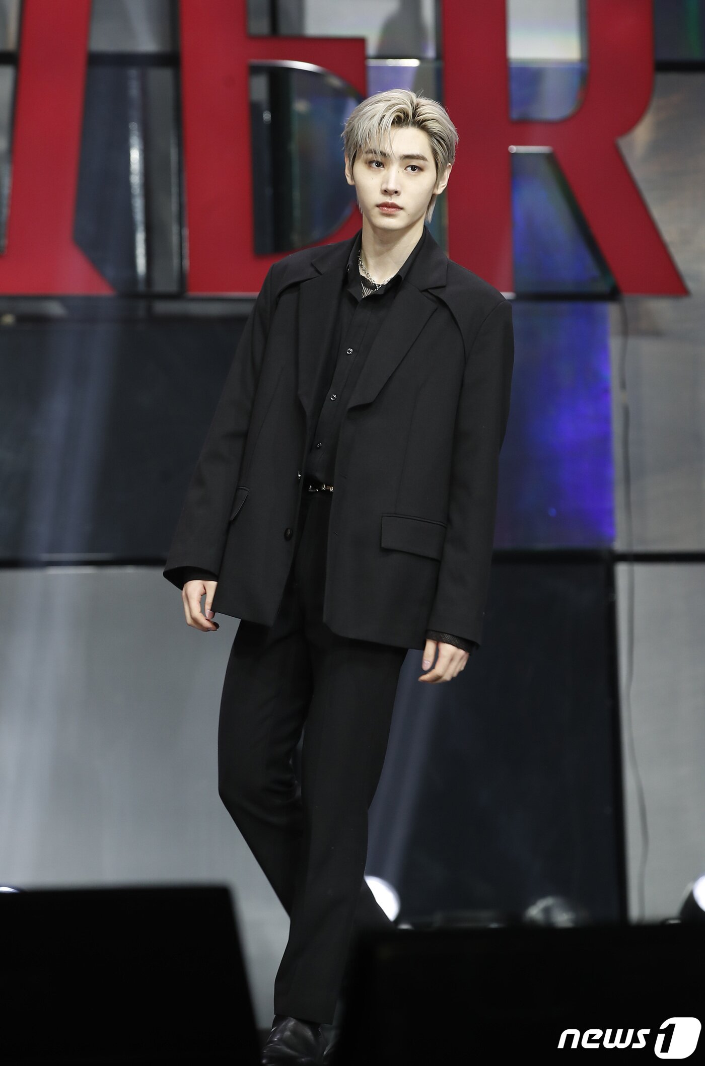 본문 이미지 - 엔하이픈 성훈이 10일 서울 광진구 예스24라이브홀에서 열린 정규 1집 리패키지 앨범 ‘DIMENSION : ANSWER’ 쇼케이스에 참석하고 있다. ⓒ News1 권현진 기자