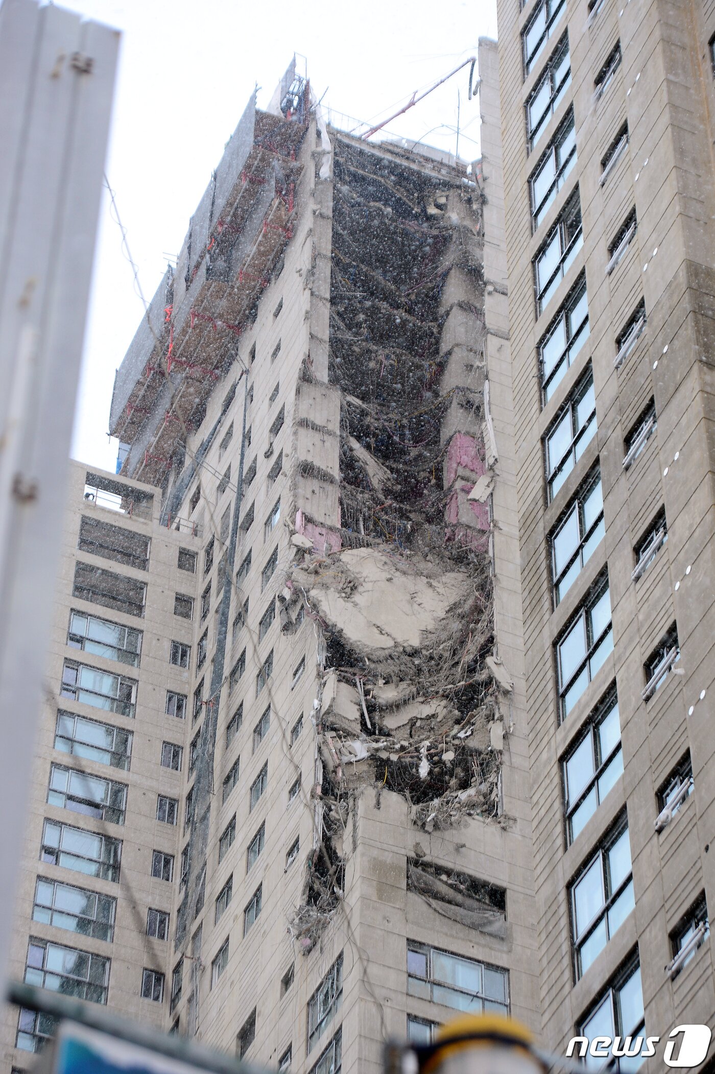 본문 이미지 - 광주 서구 화정동 붕괴 사고 현장. 2022.1.11/ⓒ News1