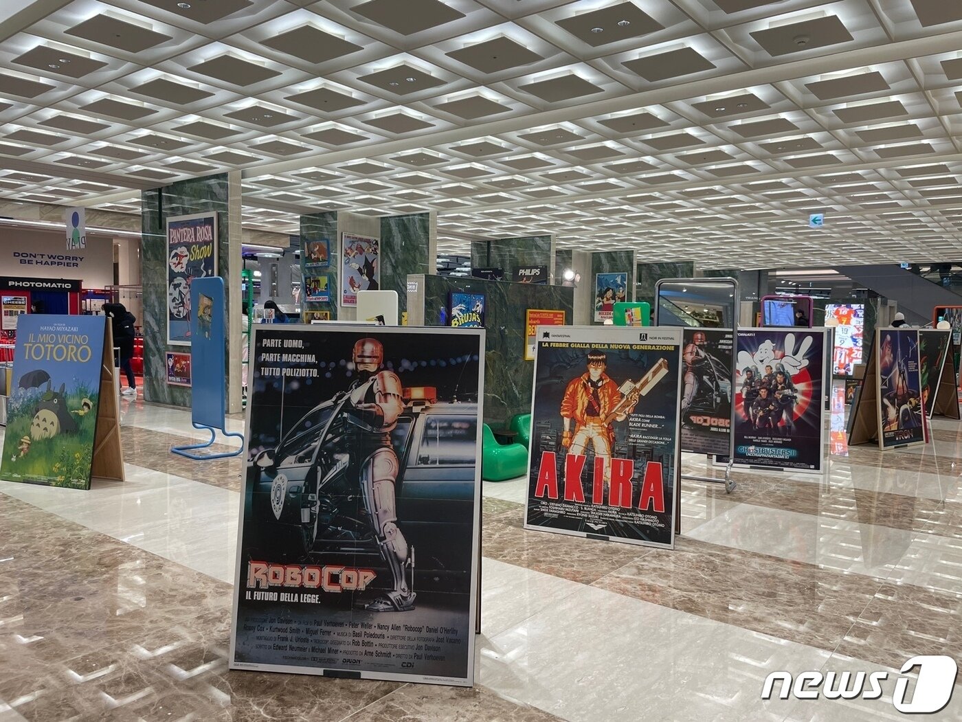 본문 이미지 - 현대백화점 판교점 유플렉스 사무엘스몰즈 매장 전경. ⓒ 뉴스1 신민경 기자