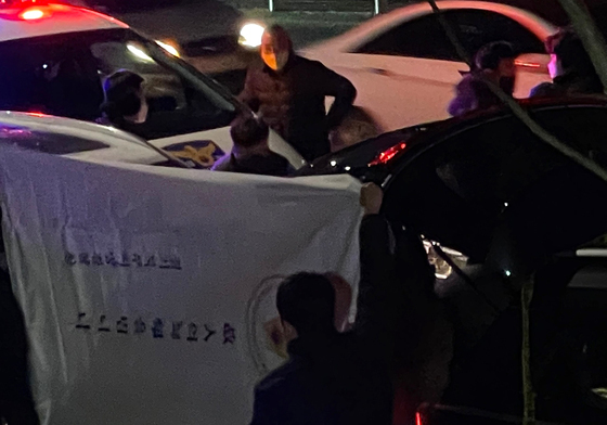 현장 감식 벌이는 경찰