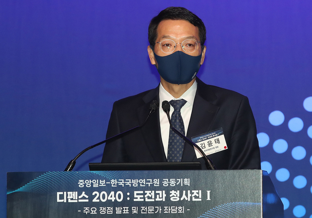 검찰, '이재명 대선공약 지원 의혹' 전 국방연구원장 징역 1년 구형