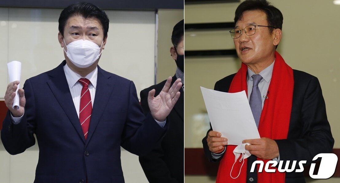본문 이미지 - 정용기 전 국회의원(왼쪽)과 정상철 전 충남대 총장이 12일 대전시의회 로비에서 민선 8기 시장 출마를 선언하고 있다. ⓒ뉴스1