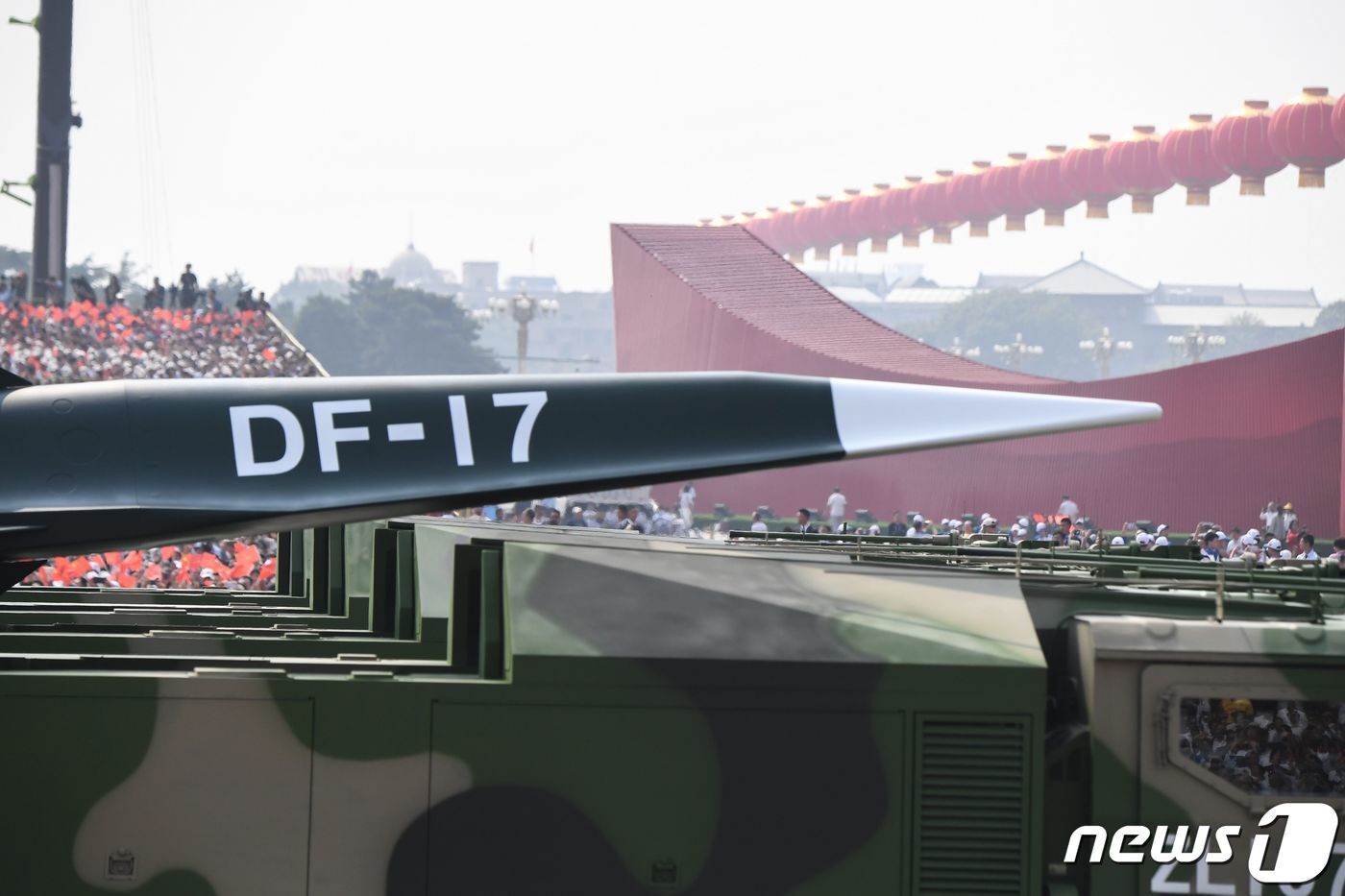 본문 이미지 - 중국 극초음속미사일 '둥펑(DF)-17' ⓒ AFP=뉴스1