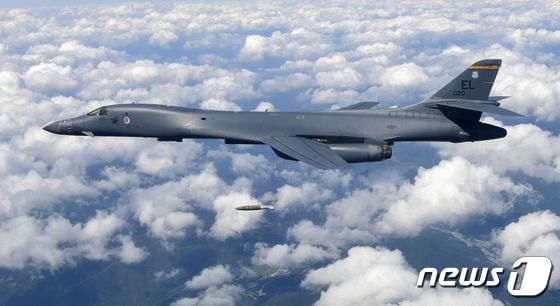 미 공군 전략폭격기 B-1B '랜서' © AFP=뉴스1