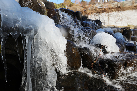 '계룡산 -14.9도' 새해 첫날 강추위…낮에도 영하권