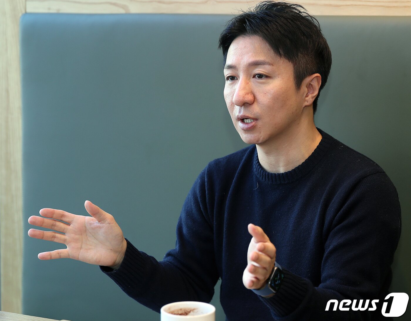 본문 이미지 - 김현섭 에버그린 대표가 14일 서울 강서구 마곡동의 한 카페에서 뉴스1과 인터뷰를 하고 있다. 2022.1.14/뉴스1 ⓒ News1 김진환 기자