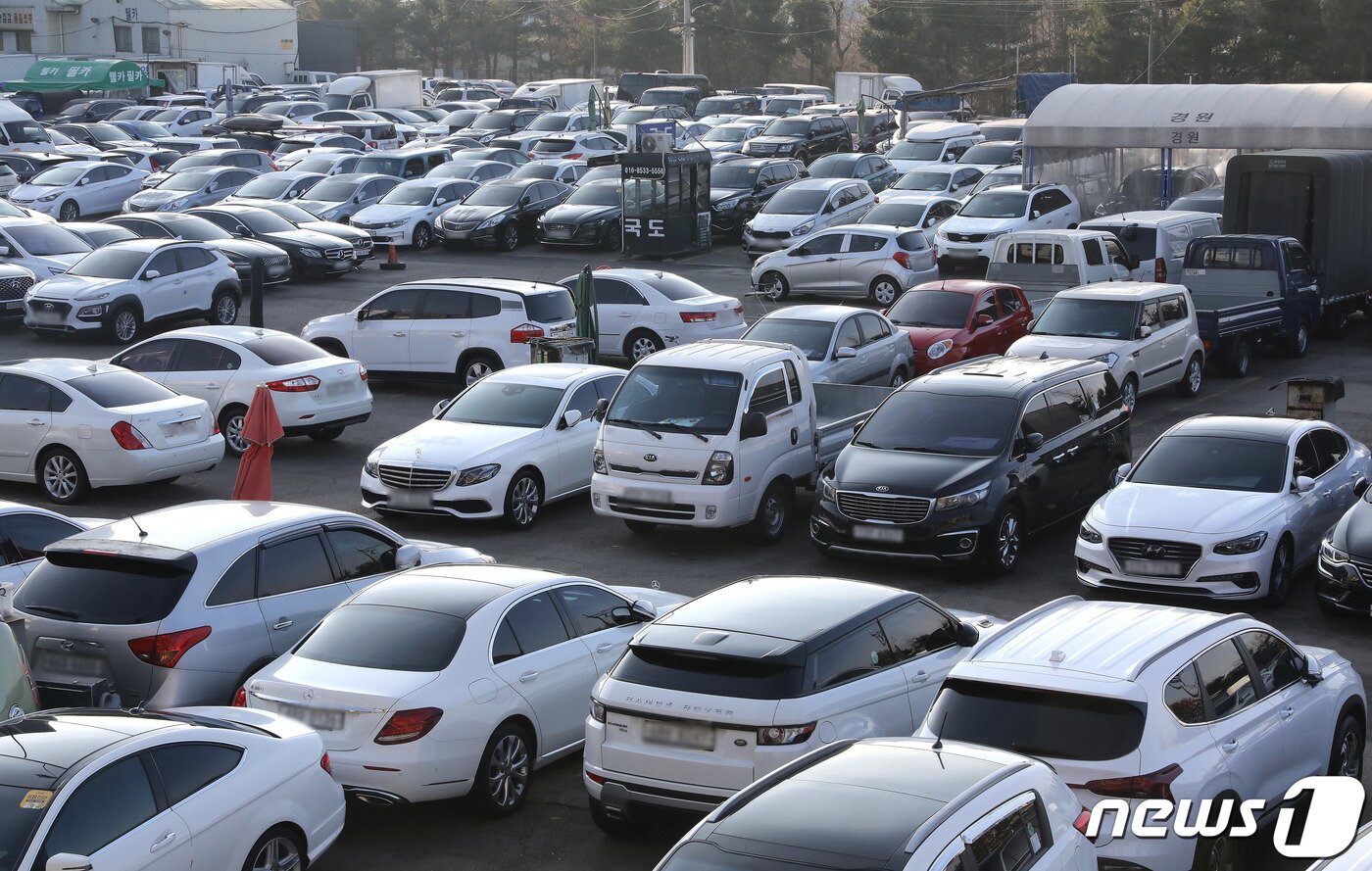 본문 이미지 -  서울 성동구 장안평 중고차 매매시장 모습. 2022.1.16/뉴스1 ⓒ News1 임세영 기자