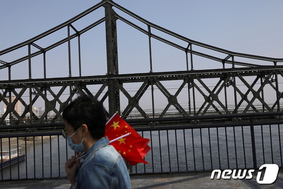 북한 신의주와 중국 랴오닝성 단둥을 잇는 압록강 철교 <자료사진> © 로이터=뉴스1