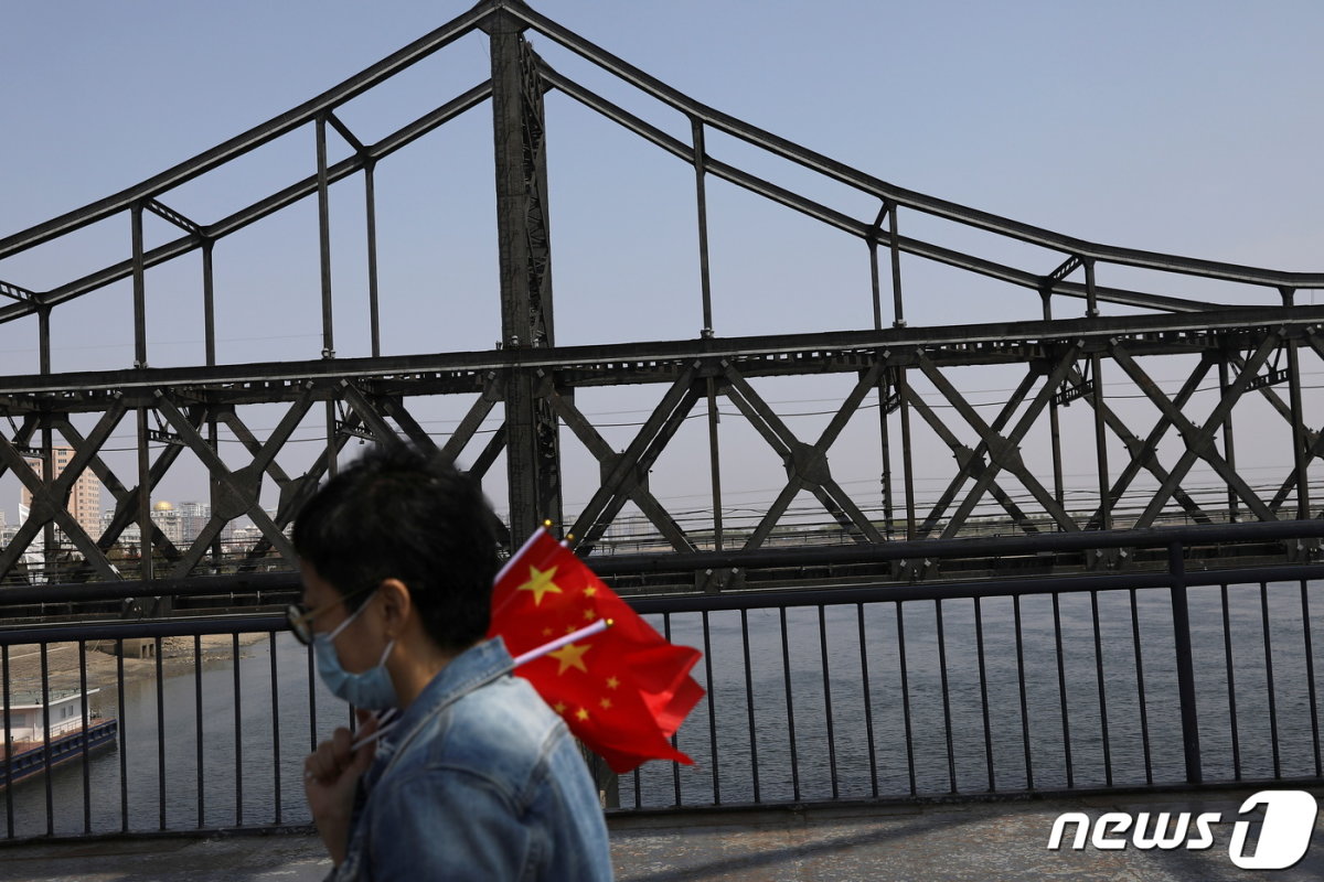 북한 신의주와 중국 단둥을 잇는 '조중우의교'. 2022.01.16/news1 © 로이터=뉴스1 © News1 김민수 기자