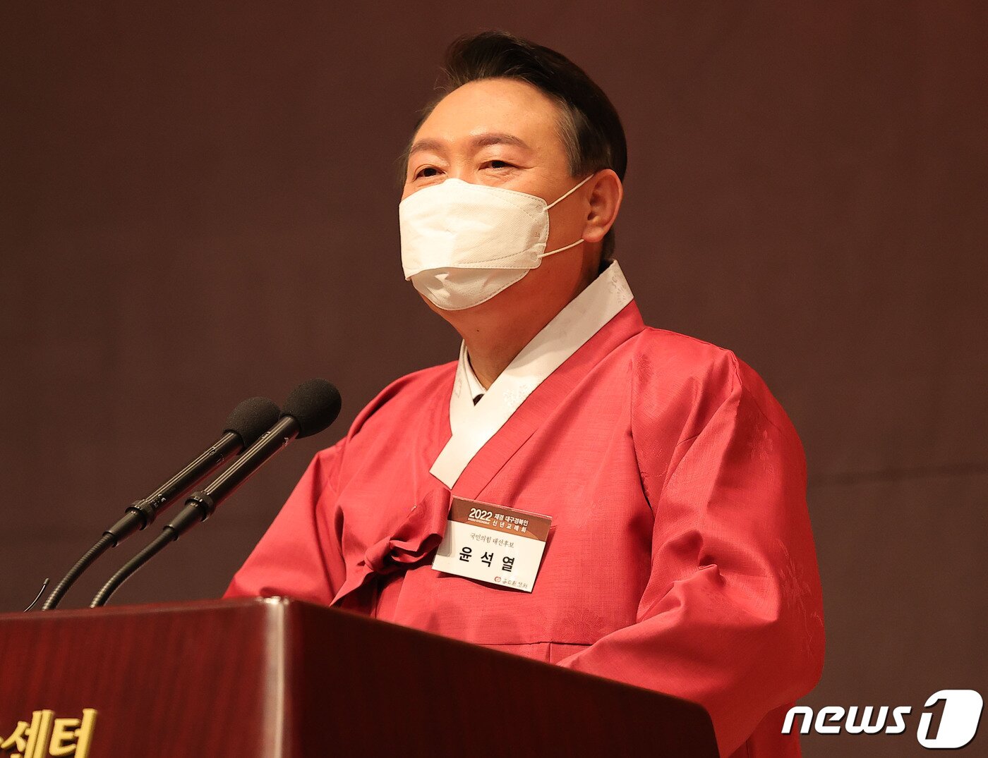 본문 이미지 - 윤석열 국민의힘 대선 후보가 17일 서울 중구 프레스센터에서 열린 2022 재경 대구경북인 신년교례회에서 신년사를 하고 있다. 2022.1.17/뉴스1 ⓒ News1 국회사진취재단