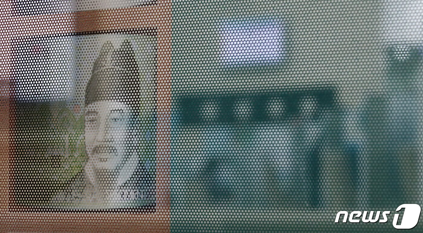 본문 이미지 - 서울 시내의 한 은행 창구의 모습.ⓒ News1 이승배 기자