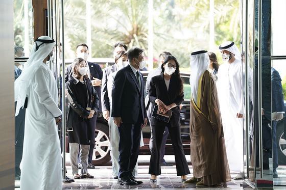 UAE 떠나는 문재인 대통령