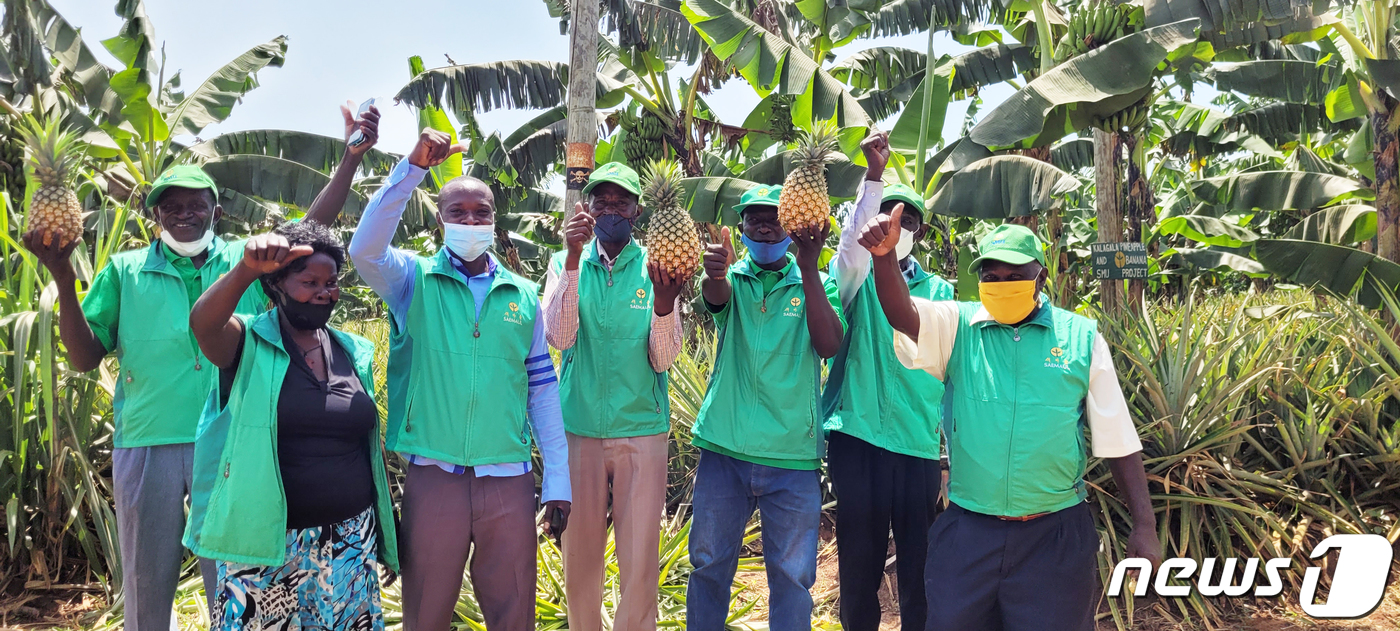 (서울=뉴스1) = 새마을운동중앙회는 지난 6일부터 16일까지 2021 우간다 새마을 시범사업 결과를 확인·평가하고, 내년도 사업계획 수립을 위한 모니터링을 실시했다고 19일 전했 …