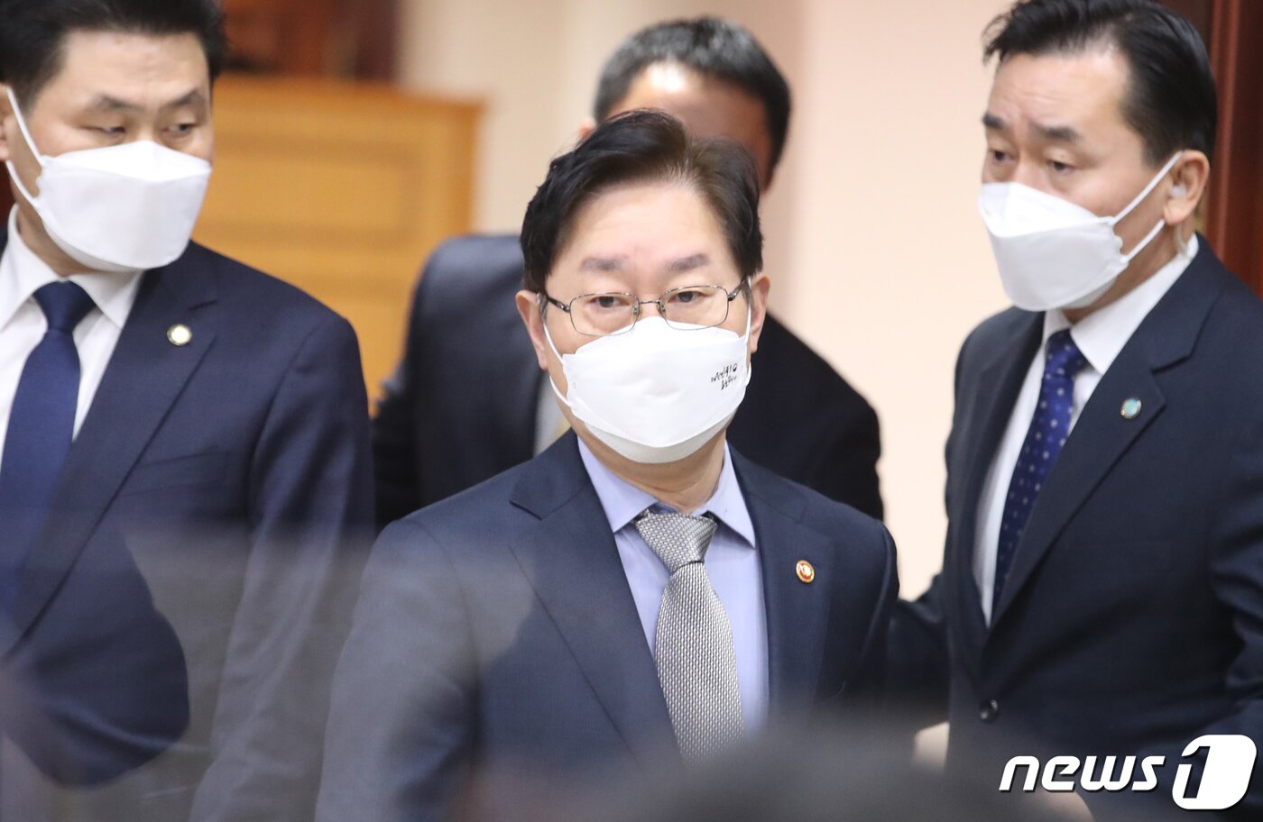 본문 이미지 - 박범계 법무부 장관이 20일 오전 서울 종로구 정부서울청사에서 열린 국정현안점검조정회의에 참석하고 있다.2022.1.20/뉴스1 ⓒ News1 송원영 기자
