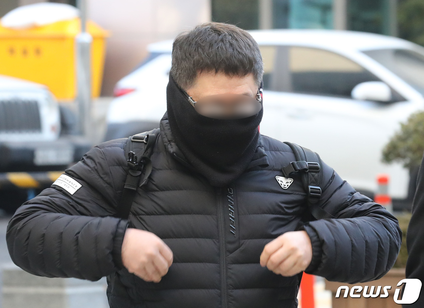 (서울=뉴스1) 민경석 기자 = 경기 성남시 대장동 개발 사업의 특혜·로비 의혹으로 재판에 넘겨진 정영학 회계사가 21일 서울 서초구 서울중앙지법에서 열린 특정경제범죄 가중처벌 등 …