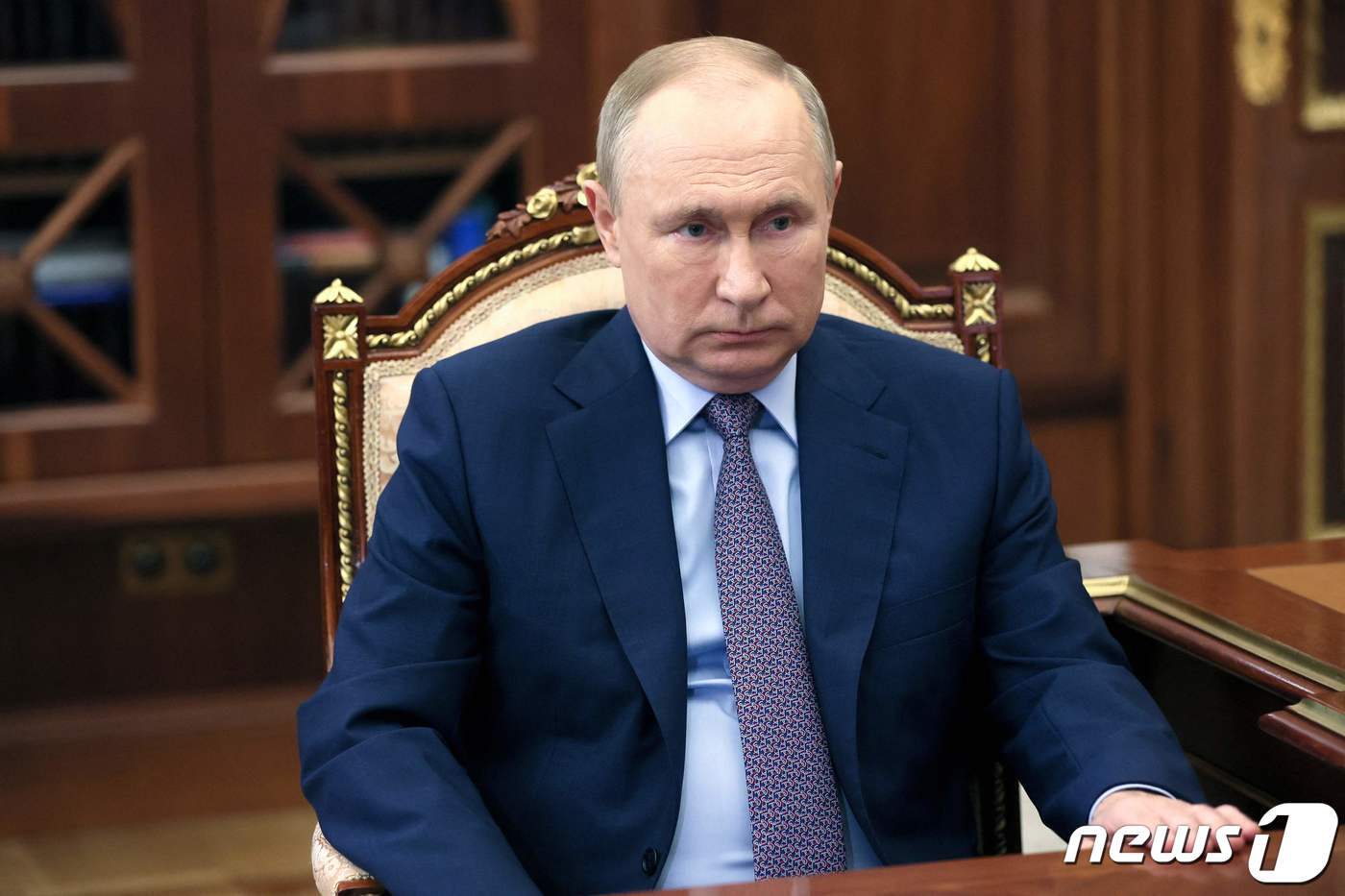본문 이미지 - 블라디미르 푸틴 러시아 대통령이 20일 (현지시간) 모스크바 크렘린에서 세르게이 소비아닌 모스크바 시장과 만나고 있다. ⓒ AFP=뉴스1 ⓒ News1 우동명 기자