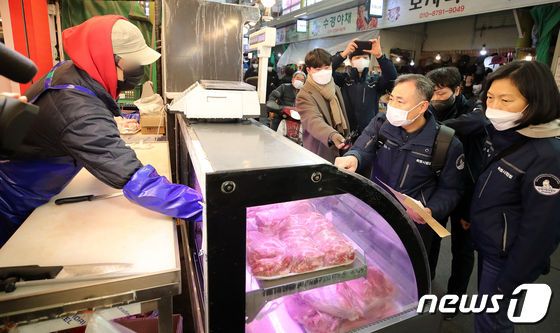 설 명절 앞두고 돼지고기 원산지 특별점검하는 서울시