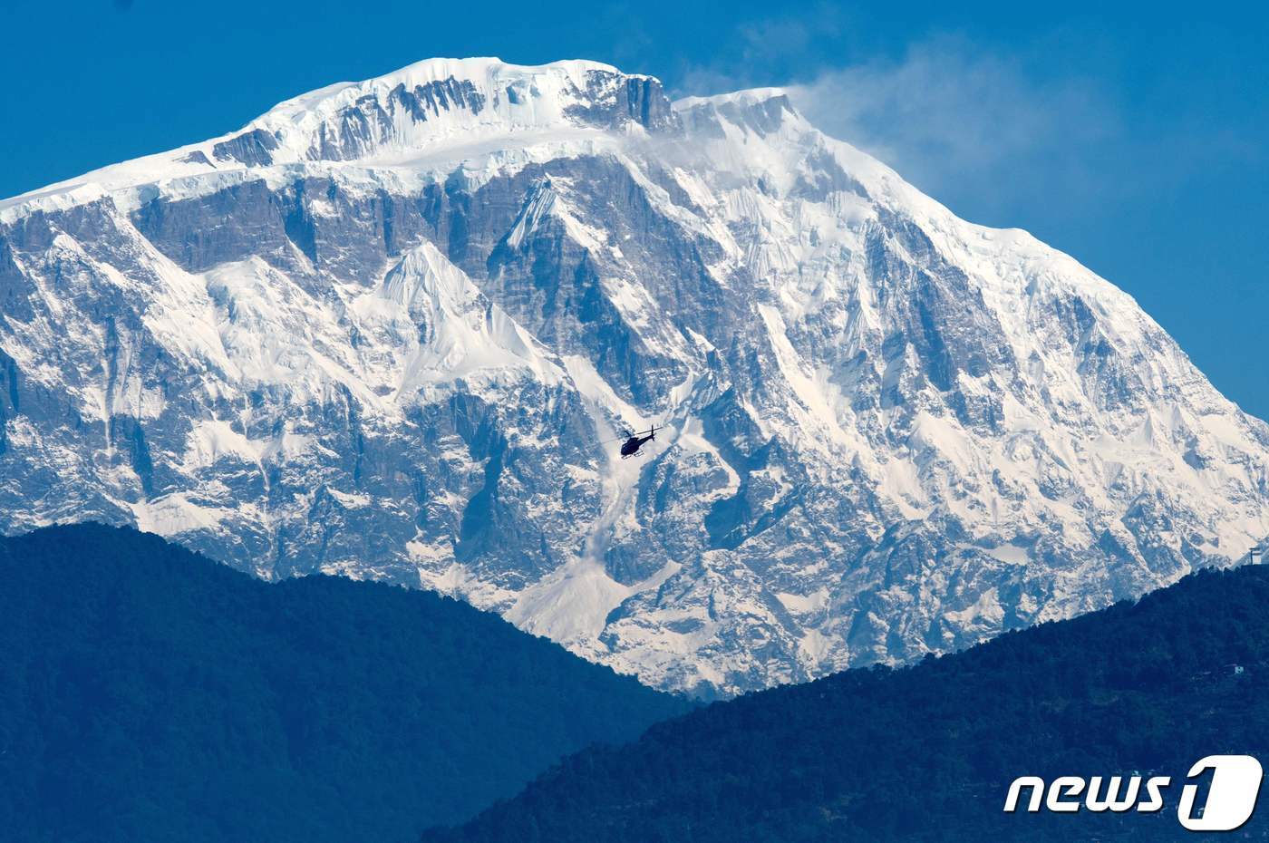 카트만두에서 서쪽으로 약 200km 떨어진 포카라시 안나푸르나 산맥. 2022.01.21/news1 ⓒ AFP=뉴스1 ⓒ News1 김민수 기자