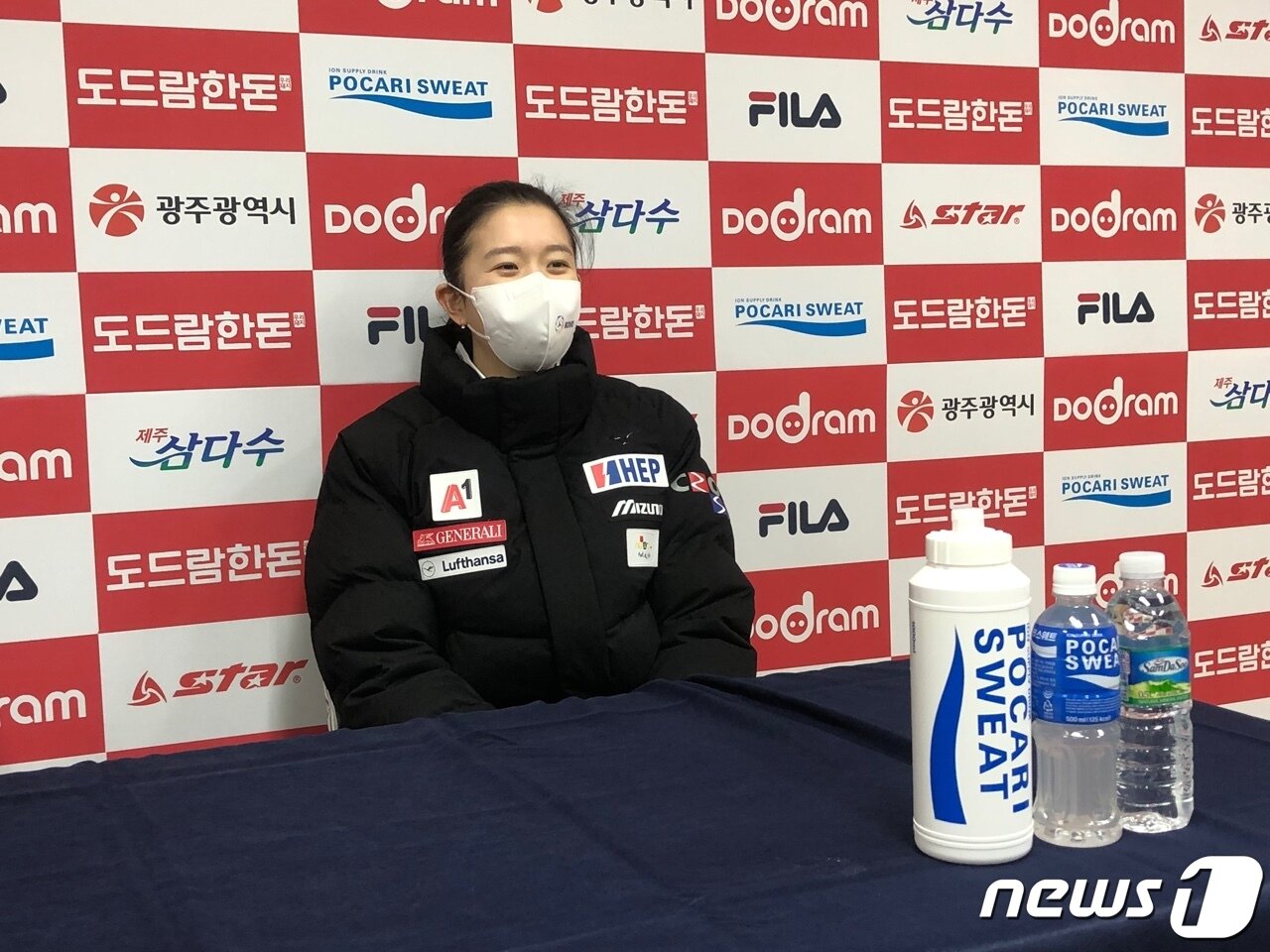 본문 이미지 - 올스타전 후 기자회견 도중 환희 웃고 있는 이다현 ⓒ 뉴스1