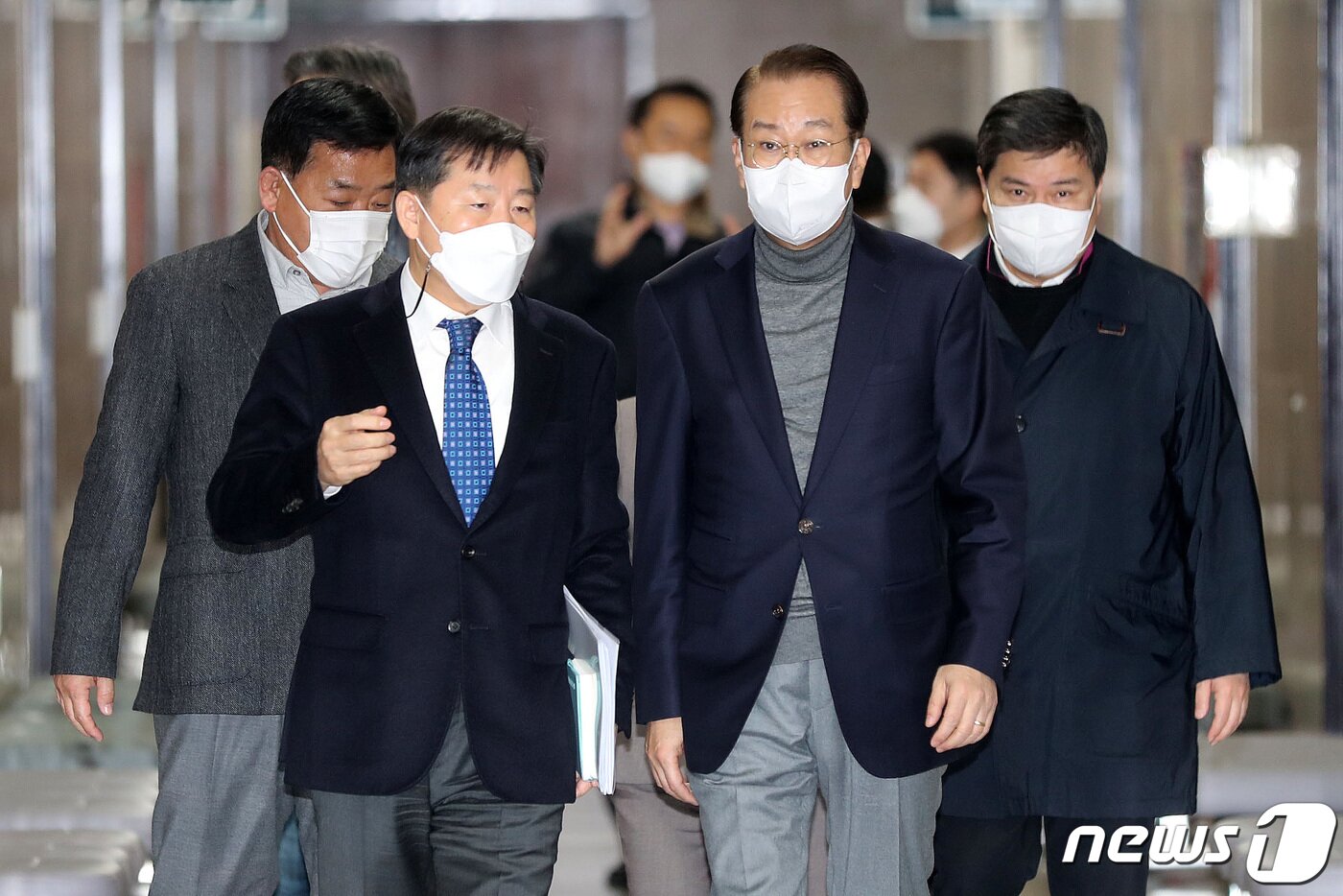 본문 이미지 - 권영세 국민의힘 3.9 재보궐선거 공천관리위원장이 25일 서울 여의도 국회에서 열린 공천관리위원회 회의에 참석하고 있다. 2022.1.25/뉴스1 ⓒ News1 구윤성 기자