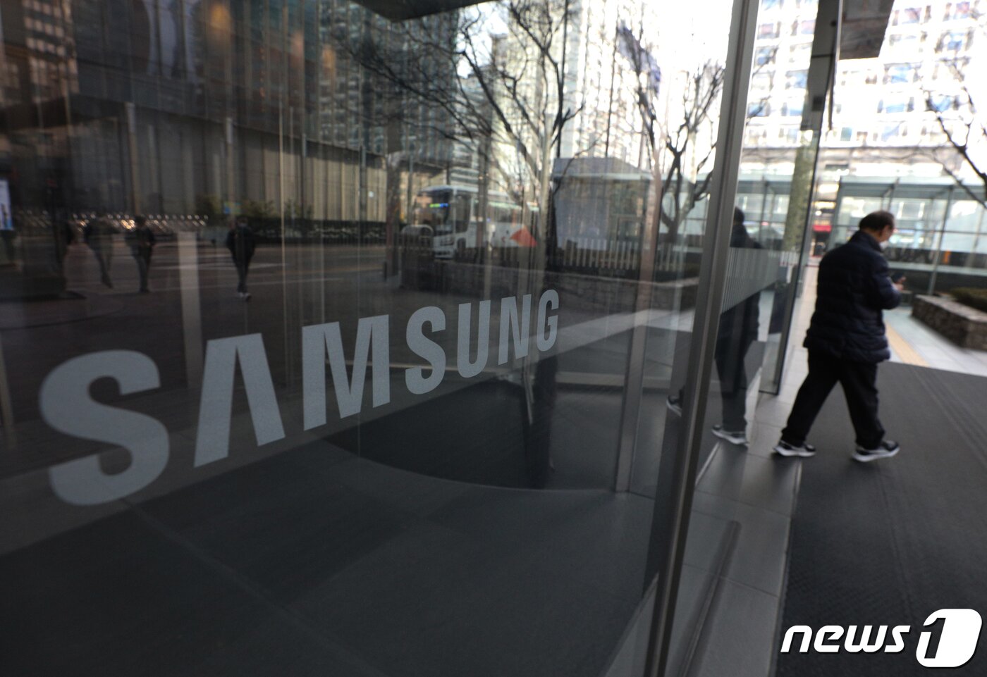 본문 이미지 - 서울 서초구 삼성전자 서초사옥의 모습. 2022.1.27/뉴스1 ⓒ News1 신웅수 기자