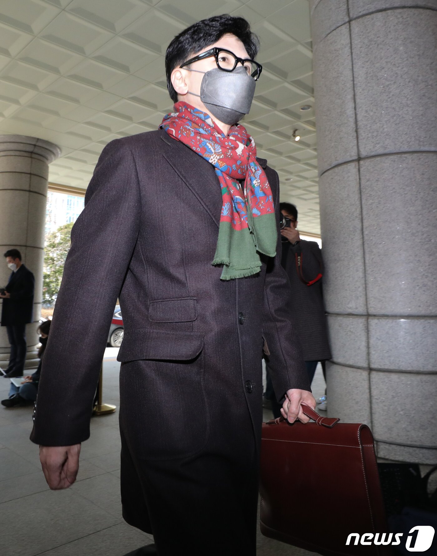 본문 이미지 - 한동훈 사법연수원 부원장(검사장)이 27일 서울 마포구 서부지법에서 열린 유시민 전 노무현재단 이사장의 명예훼손 혐의 재판에 증인으로 출석하고 있다. 2022.1.27/뉴스1 ⓒ News1 허경 기자