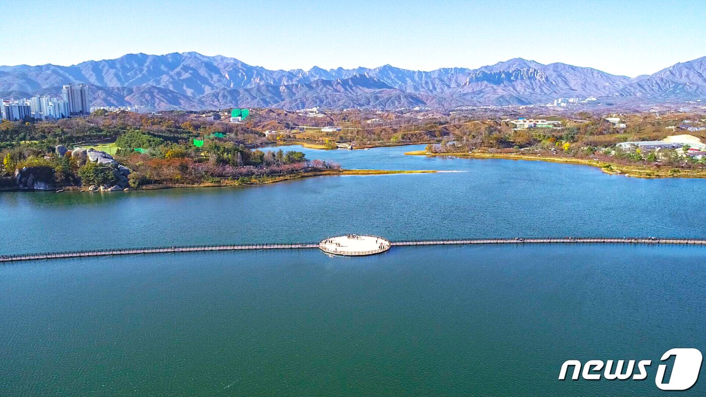 본문 이미지 - 속초 영랑호수윗길. 속초시 제공)
