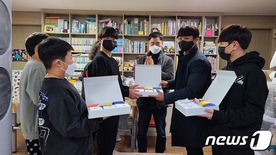 태안해경, ㈜홀삭스와 업무제휴… 아동복지시설 기부 맞손 - 뉴스 썸네일 이미지