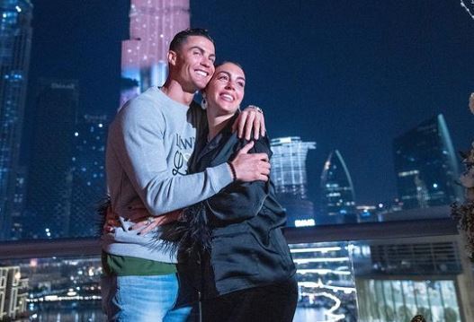 본문 이미지 - 크리스티아누 호날두(왼쪽)와 그의 여자친구 조지나 로드리게스(오른쪽) (인스타그램 갈무리) ⓒ 뉴스1